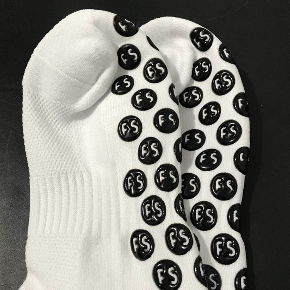 thumbnail image 2 of Calcetines de fútbol Ehuebsd antideslizantes con succión de silicona redondos entrenamiento deportivo color negro 5 uds, 2 of 9
